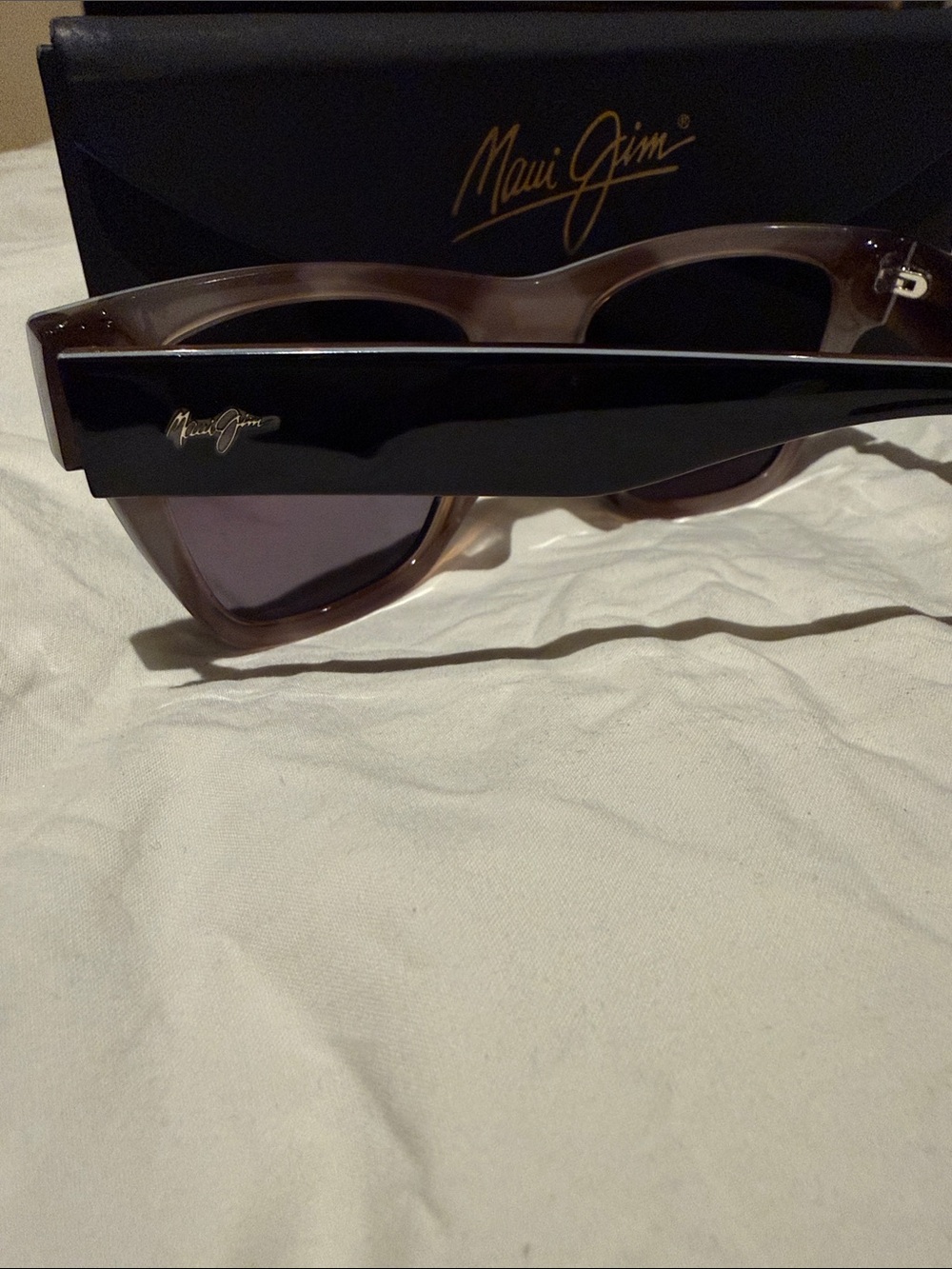 Maui Jim Ekolu black polarized sunglasses with grey lenses - Picture 3 of 6
